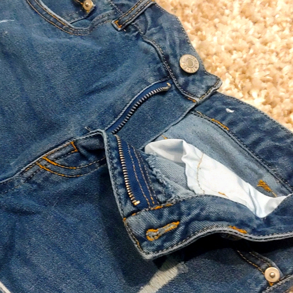Shorts - Picture 2 of 4